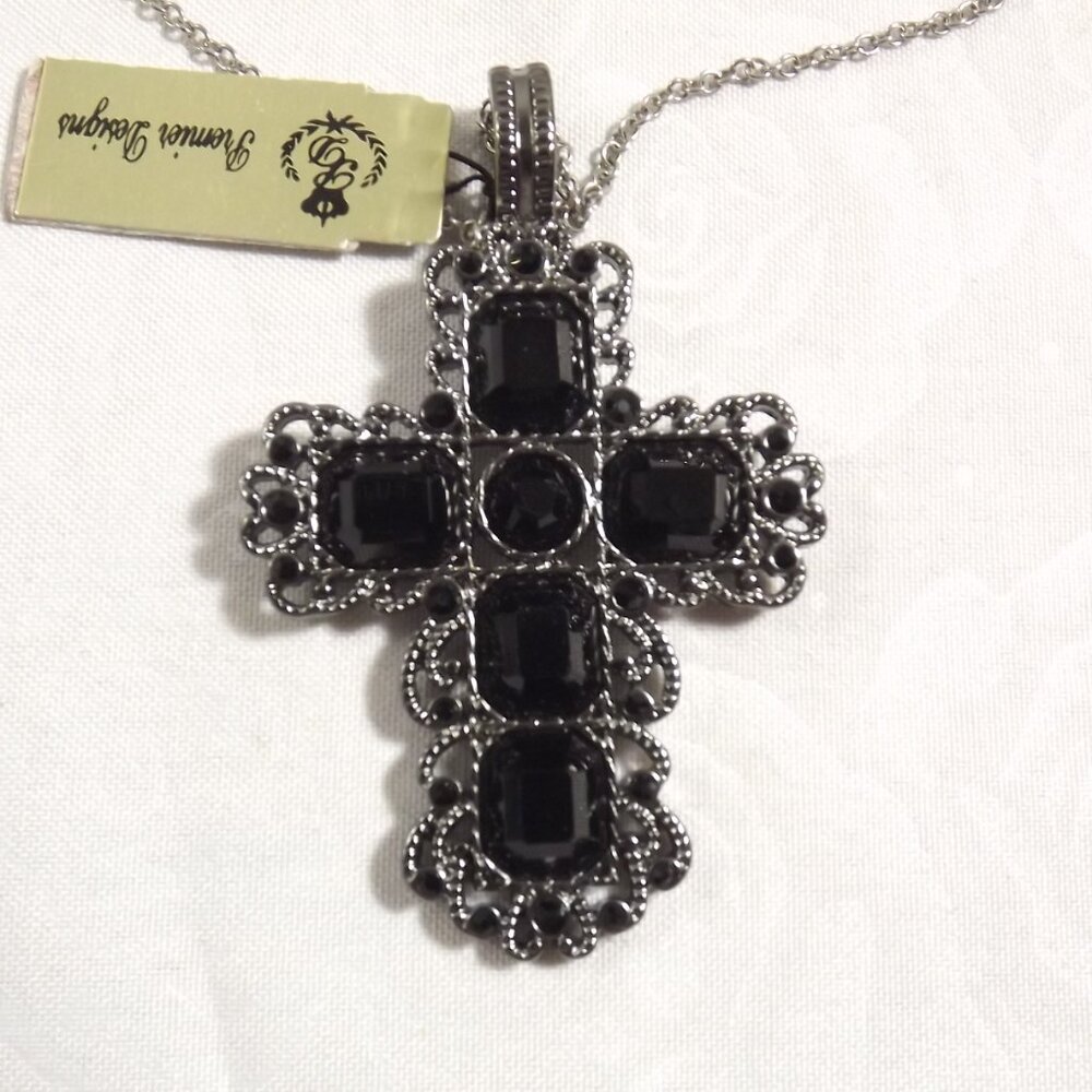 Elegant Black Cross Pendant Necklace - Picture 7 of 9